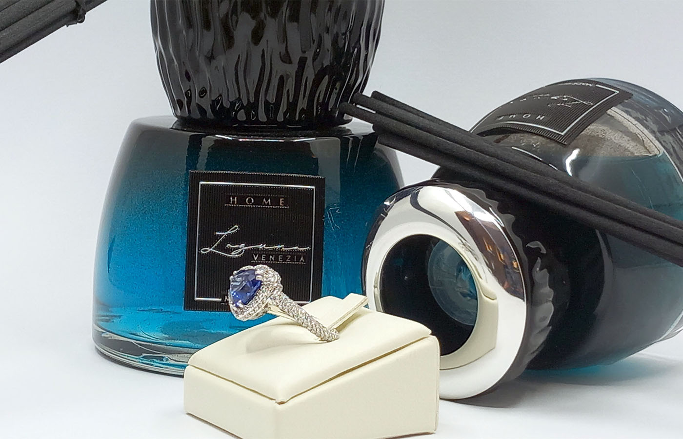 Anello a forma cuore in oro bianco zaffiro e brillanti