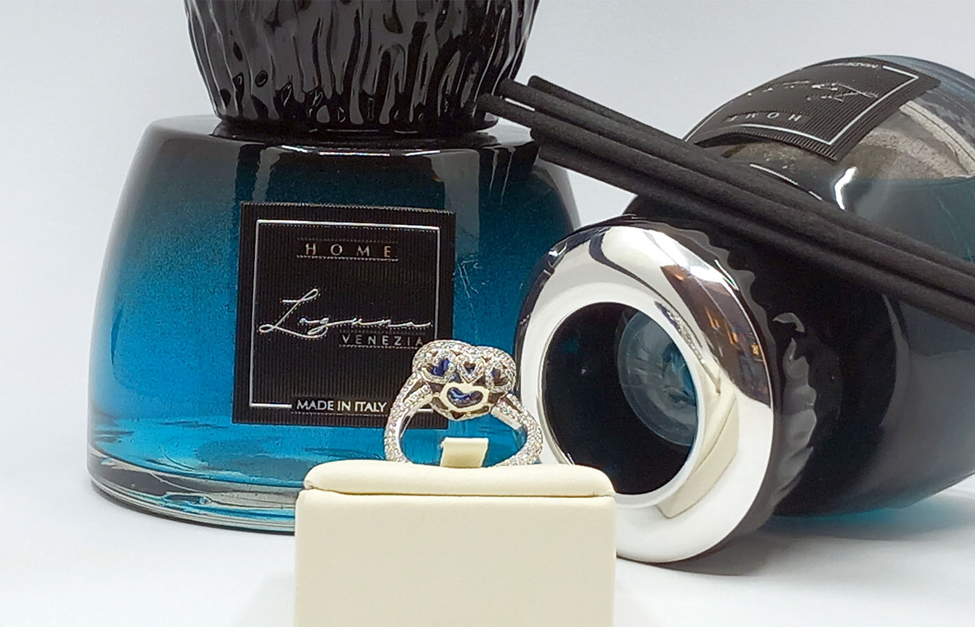 Anello a forma cuore in oro bianco zaffiro e brillanti