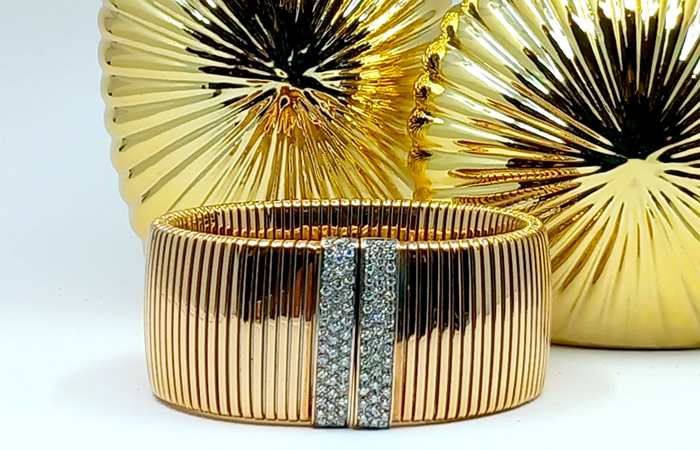 Bracciale semi rigido in oro rosa e brillanti