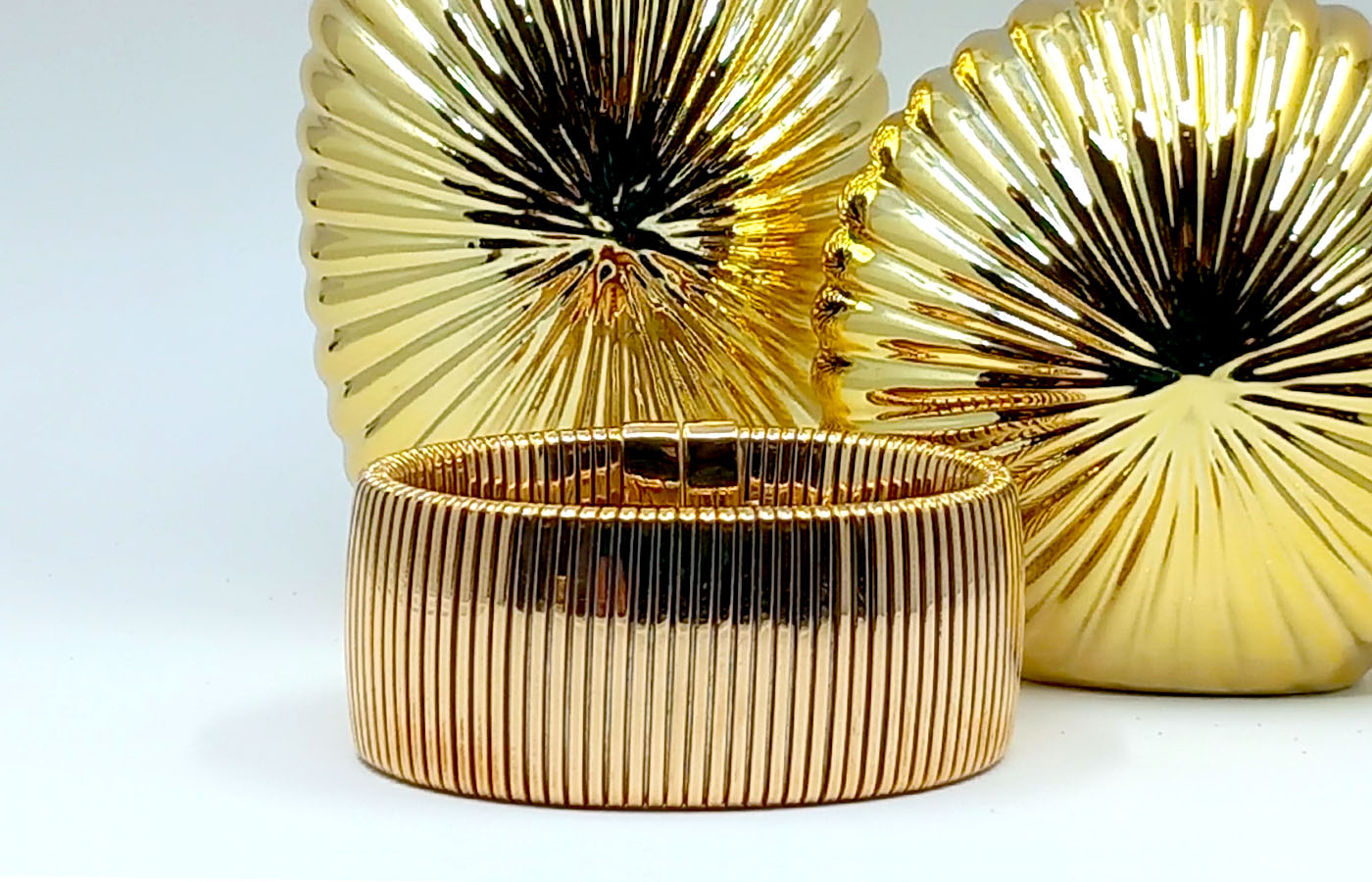 Bracciale semi rigido in oro rosa e brillanti