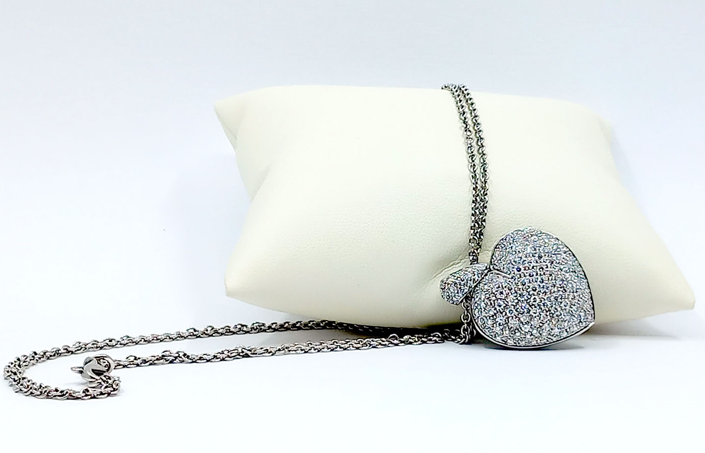 Collana con ciondolo a forma di cuore