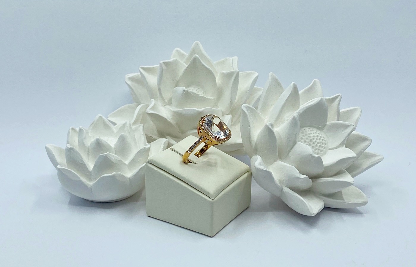 Anello in oro rosa, brillanti e cristallo di rocca