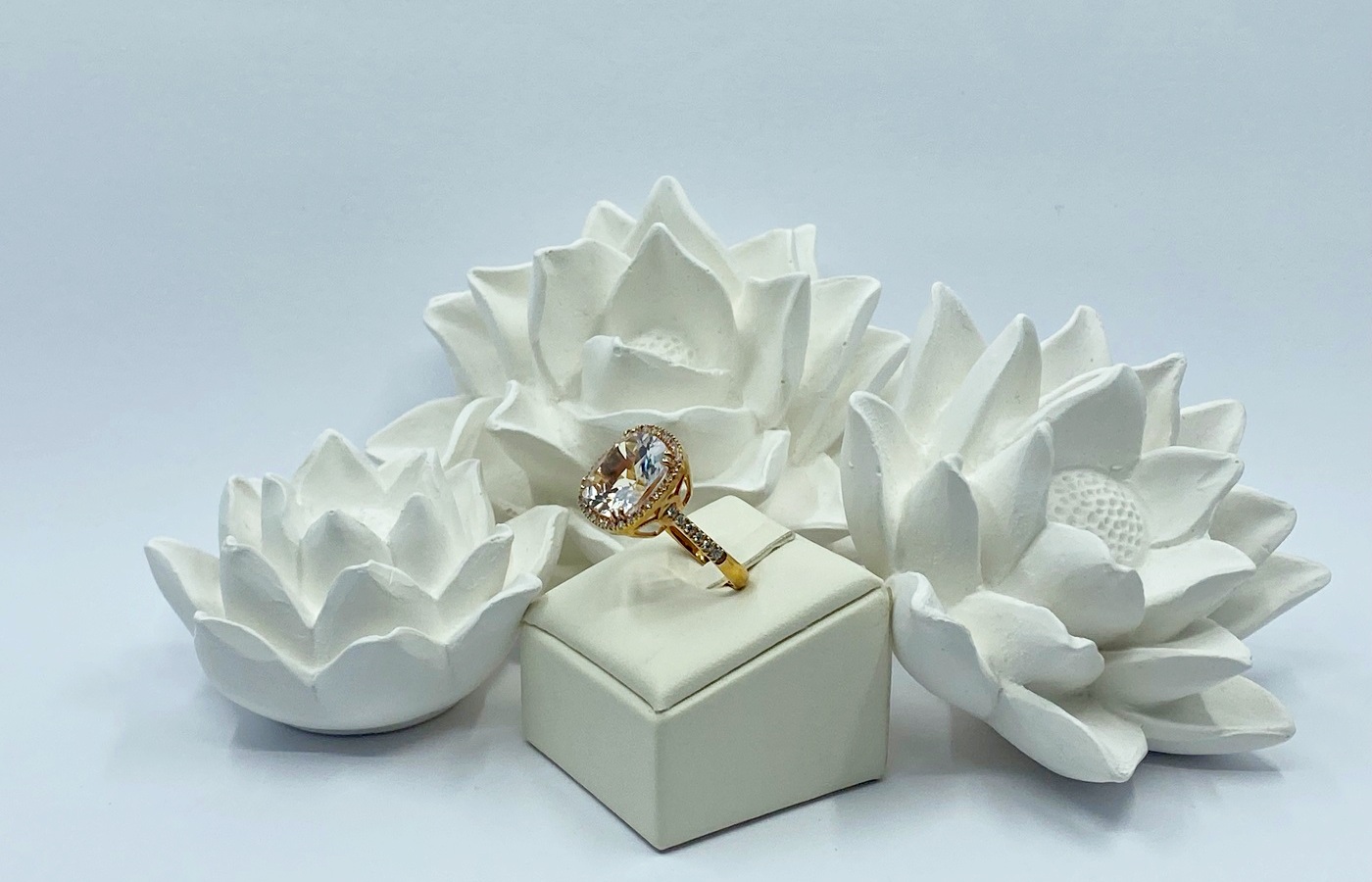 Anello in oro rosa, brillanti e cristallo di rocca
